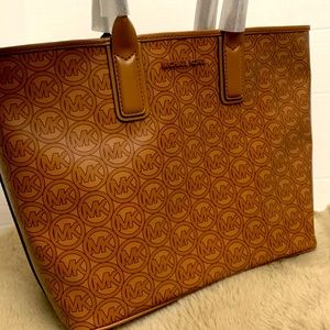 NWT MICHAEL KORS  MEDIUM TOTE LAMINATED CANVAS MONOGRAM BROWN-NO ZIPPER